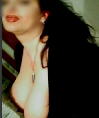 Живу и принимаю в своей уютной квартире в самом сердце Москвы. У меня есть все для создания незабываемой атмосферы: уютный интерьер, ласковые руки и непревзойденные умения.
✨ Мои услуги нацелены на твое полное удовлетворение. Я владею искусством массажа, могу расслабить тебя до глубокого релакса. Мои нежные прикосновения сведут с ума и оживят каждую клеточку твоего тела.
💋 В интимной сфере я эксперт. Со мной ты сможешь испытать незабываемое блаженство. Моя фантазия безгранична, и я готова реализовать самые смелые твои желания. Ты можешь быть уверен, что я создам незабываемый сексуальный опыт и оставлю лишь положительные воспоминания.
🔥 У меня есть множество отзывов от довольных клиентов, которые оценили мою профессиональность и нежную заботу. Работаю только с ценителями качественного и интеллектуального провождения времени.
📸 На моем профиле ты сможешь найти фотографии, которые помогут тебе увидеть мою красоту и страстную натуру.
💌 Жду твоего звонка или сообщения для создания незабываемых воспоминаний о нашей встрече в Москве. Обещаю, что мое обслуживание стоит каждого мгновения вместе. Не упускай шанс попасть в мои нежные и опытные руки. Буду рада стать твоей ночной фантазией. 1156, 45 лет