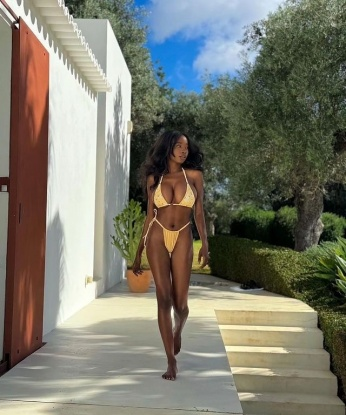 Живу в Москве, столице страсти и взрывного наслаждения. Мое чувственное тело и мастерство доставят тебе незабываемое наслаждение. Я готова исполнить любые твои фантазии и удивить тебя своими возможностями. Обожаю заниматься оральным сексом, экспериментировать и исследовать новые грани удовольствия. Мои отзывы говорят сами за себя, подтверждая мою умелость и сексуальное мастерство. Предоставлю тебе неподдельное наслаждение и лица, без обязательств. Отправься в мир удовольствия со мной. 🌟🔥✨🔞💋👠🌹🔥💥🌟#escort #Moscow #индивидуалка #опытная #нежная #мастерство #удовольствие 3360, 19 лет